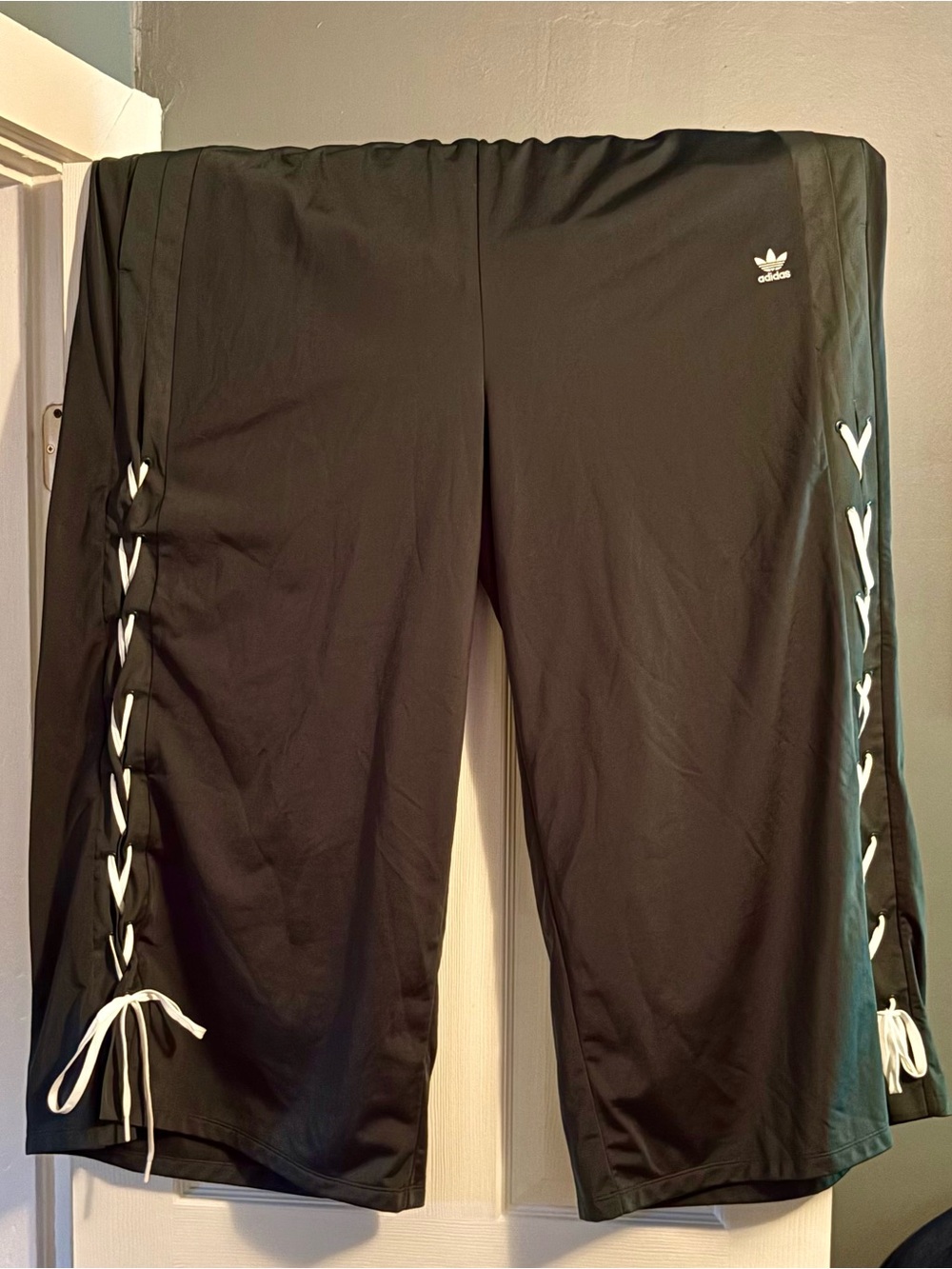 Rare Adidas women’s 4XL plus size dark green track pants with White Lace-Up Side